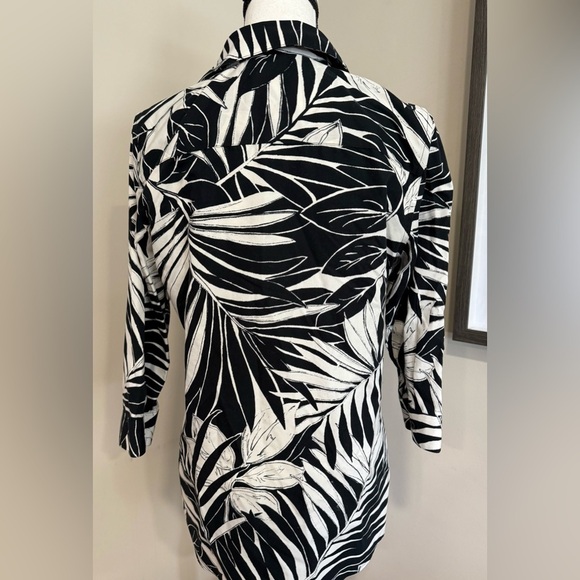 Chicos Palm Print 3/4 Sleeve Blouse - Picture 2 of 8